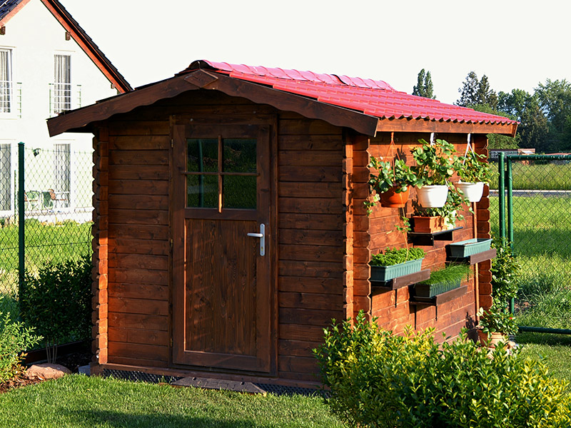 Jak aplikovat lazuru na dřevěn&yacute; domek